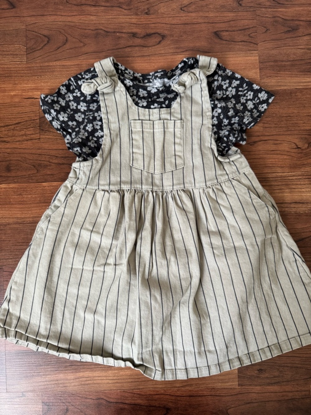 Jessica Simpson • Old Navy | Striped Jumper Outfit
